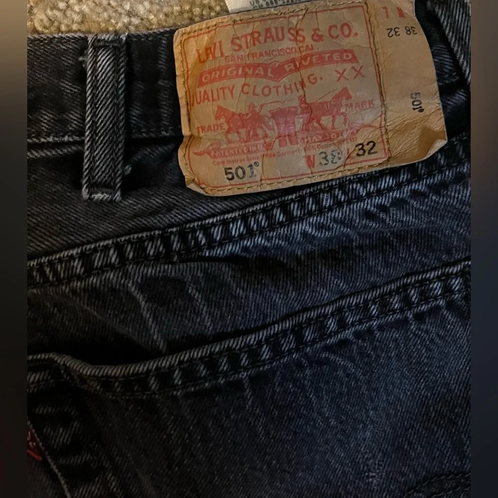 Levi’s 501 Vintage Original Fit Button Fly Jeans in Black Stonewash size 38/32
